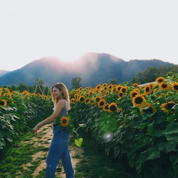 Meet your Posher, Jade - Picture 1 of 1